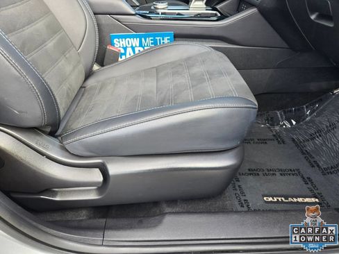 Used 2025 Mitsubishi Outlander SE FWD image 54