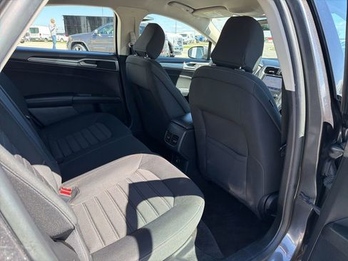 Used 2020 Ford Fusion SE image 18
