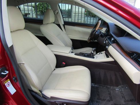 Used 2016 Lexus ES 350 w/ Premium Package w/Wood Trim FWD image 12
