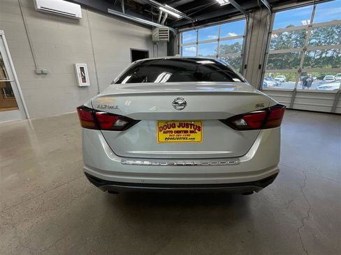 Used 2021 Nissan Altima 2.5 SR w/ SR Premium Package image 4