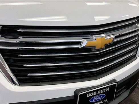 Used 2023 Chevrolet Traverse LT image 30