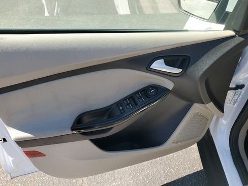 Used 2014 Ford Focus Electric Hatchback image 24