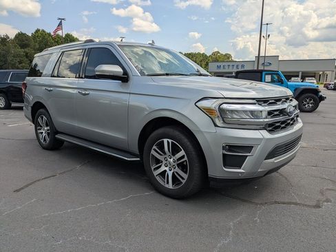 Used 2022 Ford Expedition Limited RWD image 2