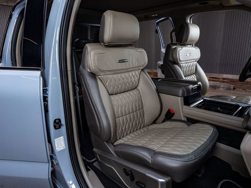 Used 2025 Ford F450 Platinum w/ Platinum Plus Package image 32