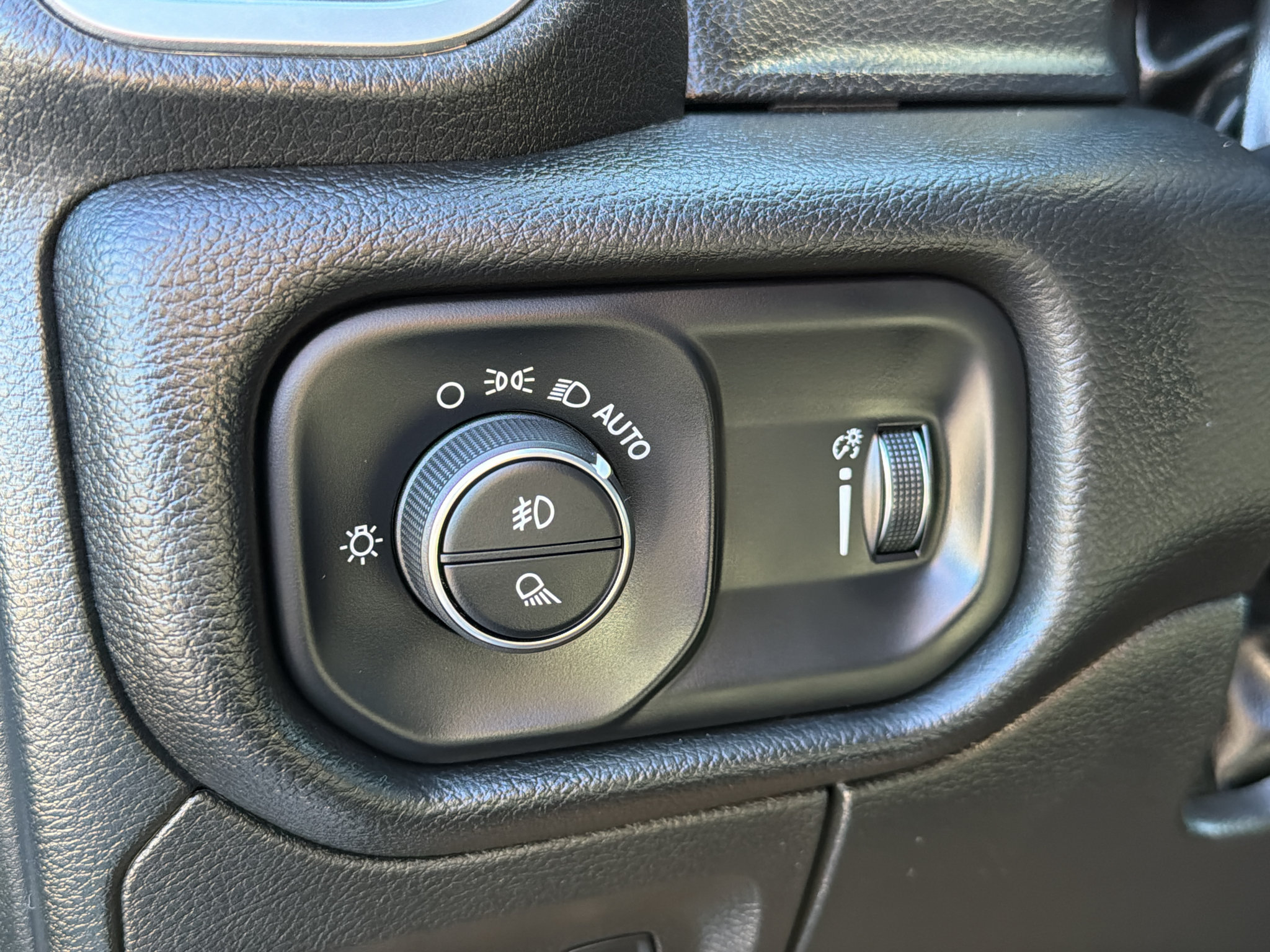 Used 2022 RAM 1500 Big Horn AWD/4WD image 14