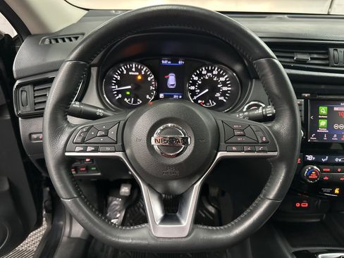 Used 2018 Nissan Rogue SV w/ Premium Package image 14