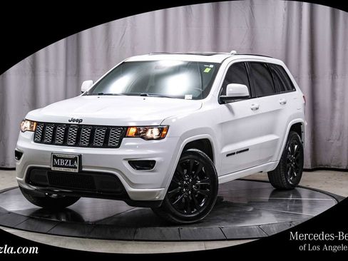 Used 2020 Jeep Grand Cherokee Altitude image 1