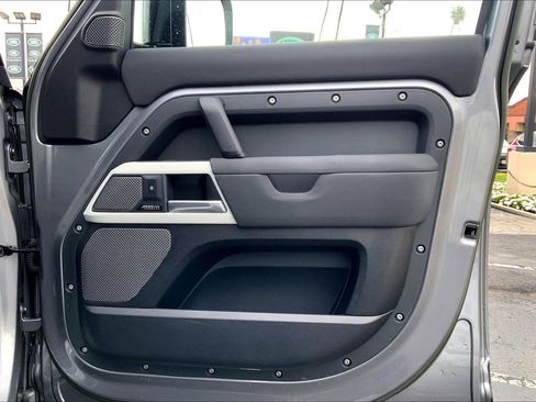 Used 2023 Land Rover Defender 110 SE image 21