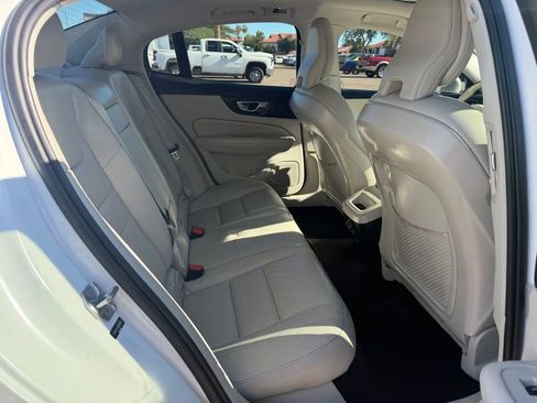 Used 2021 Volvo S60 T5 Momentum w/ Premium Package image 15