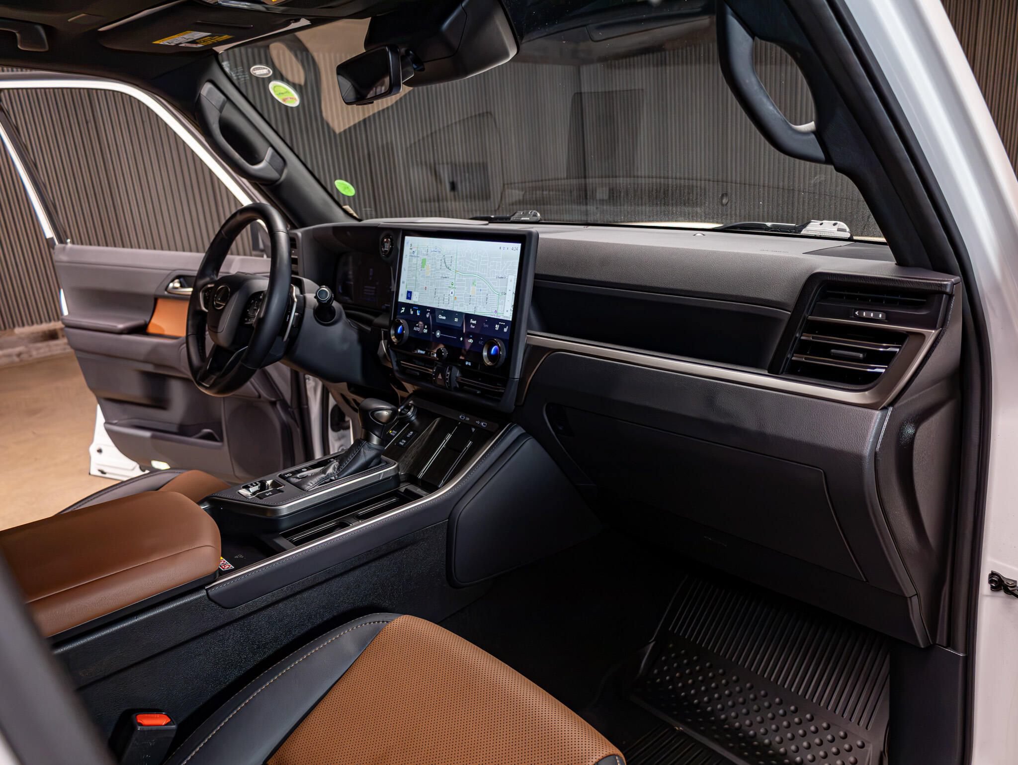 Used 2025 Lexus GX 550 w/ Accessory Package (2T) AWD/4WD image 15