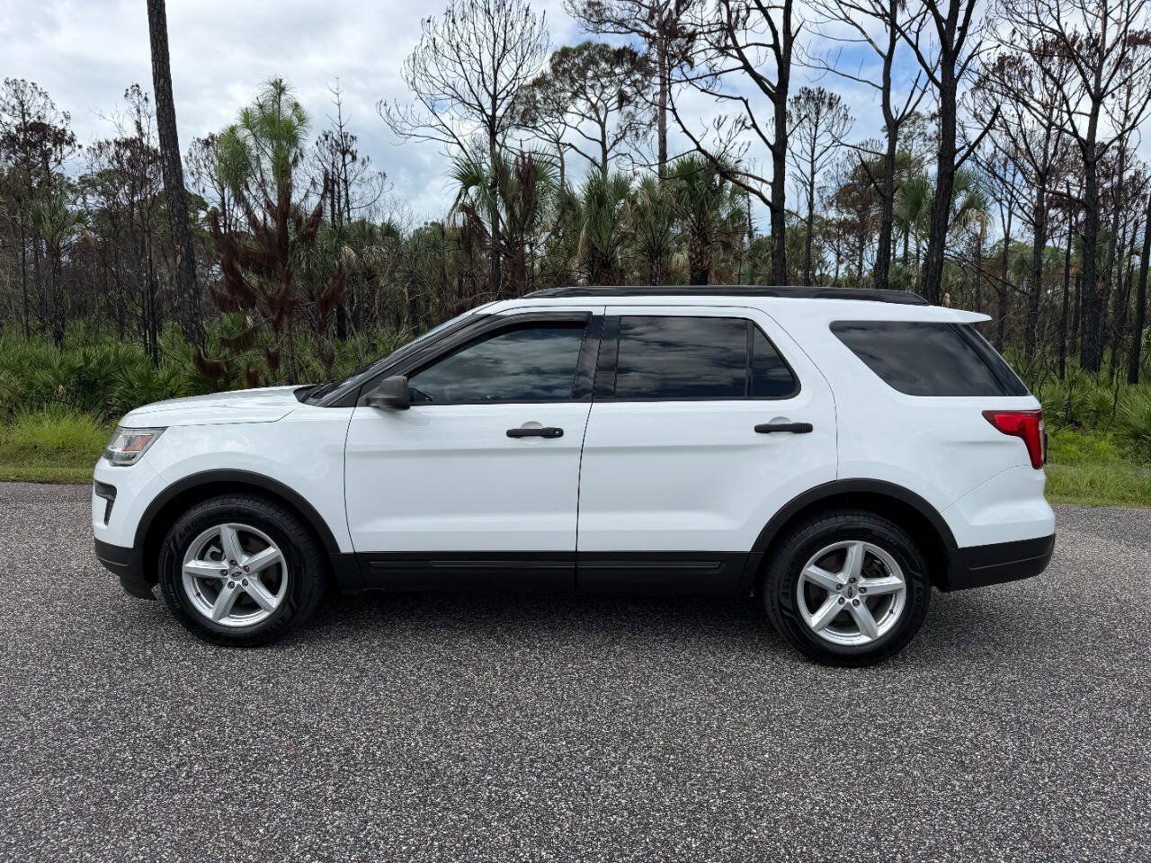 Used 2019 Ford Explorer FWD image 2