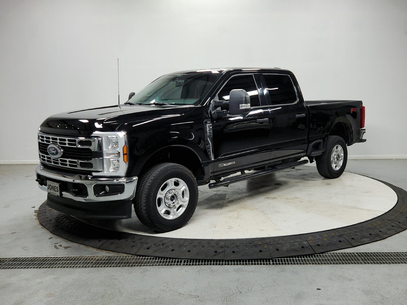 Used 2025 Ford F250 XLT w/ FX4 Off-Road Package AWD/4WD image 4