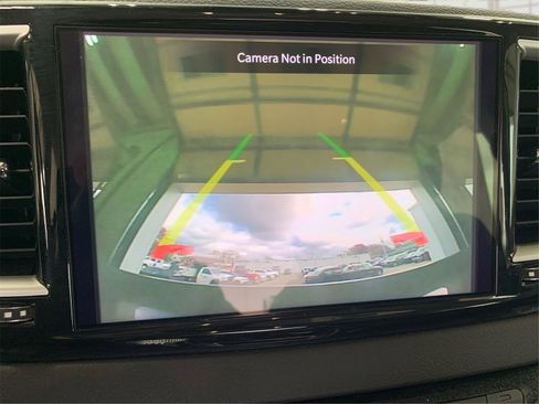 Used 2024 Chrysler Pacifica Touring-L image 25