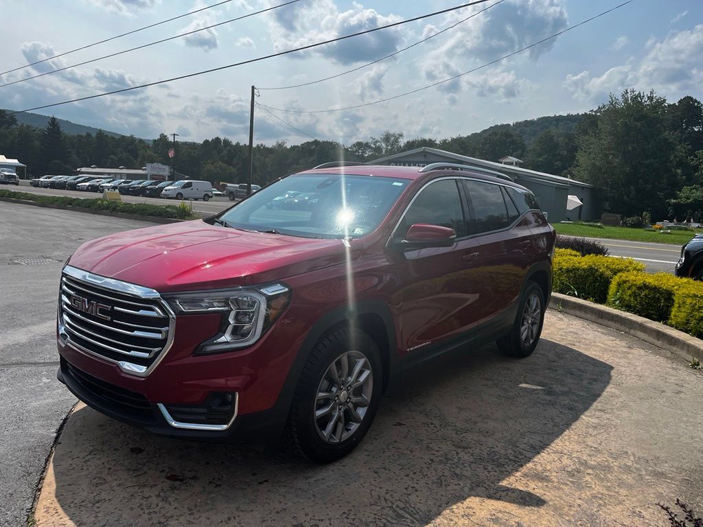 Used 2023 GMC Terrain SLT AWD/4WD image 3