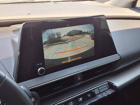 Used 2023 Toyota Prius LE image 8