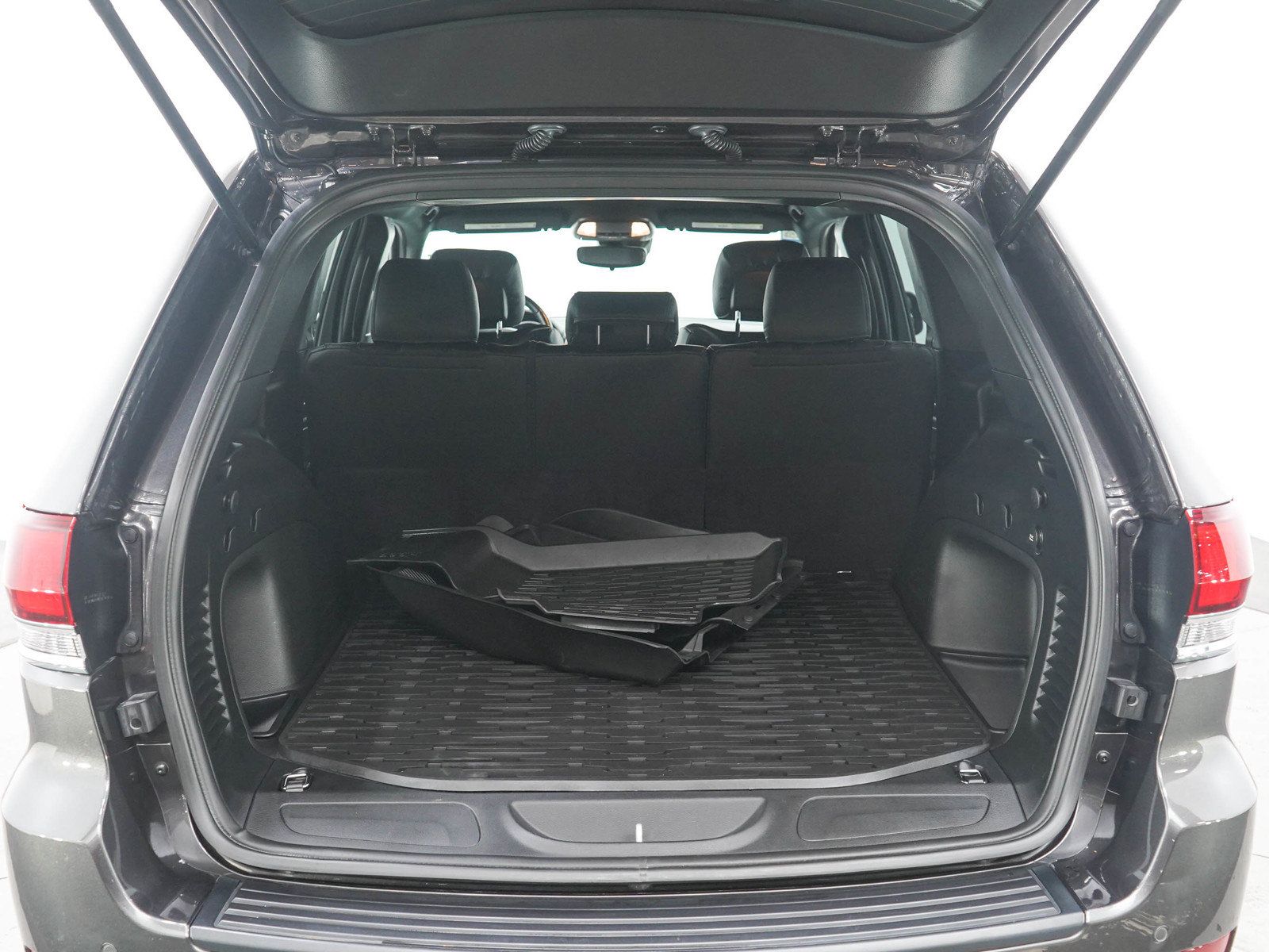 Used 2021 Jeep Grand Cherokee Laredo AWD/4WD image 16