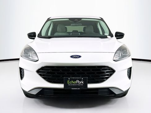 Used 2022 Ford Escape SE w/ SE Sport Appearance Package image 2