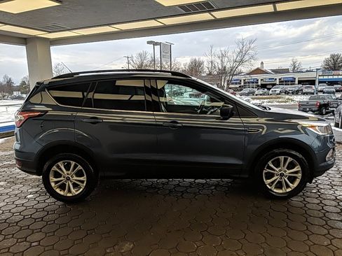 Used 2018 Ford Escape SE image 4