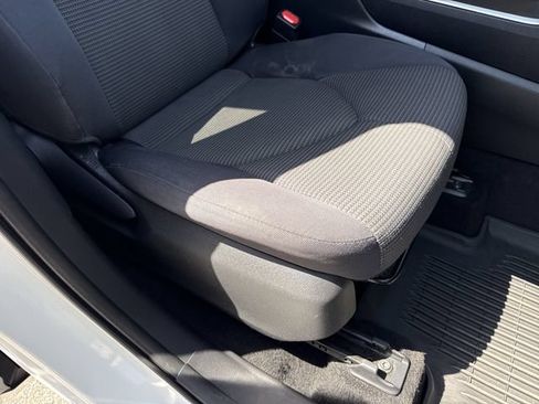 Used 2020 Toyota Highlander L FWD image 26