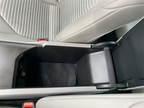 Used 2024 Toyota Camry SE image 26