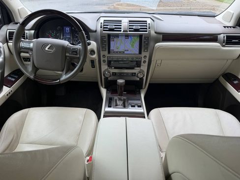 Used 2019 Lexus GX 460 Premium w/ Premium Package AWD/4WD image 15