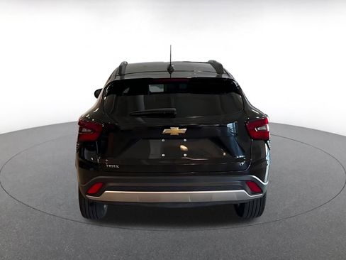 Used 2025 Chevrolet Trax LT w/ LT Convenience Package image 12
