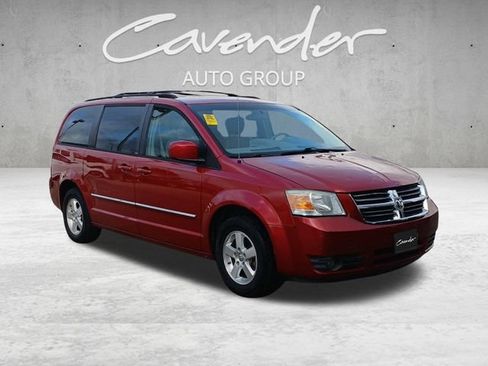 Used 2008 Dodge Grand Caravan SXT w/ Entertainment Group 2 FWD image 2