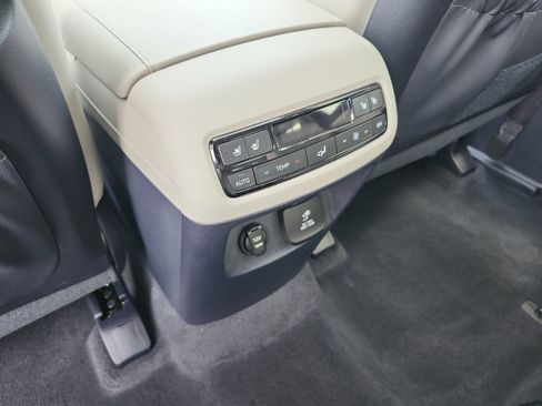 Used 2025 Hyundai Palisade AWD image 15
