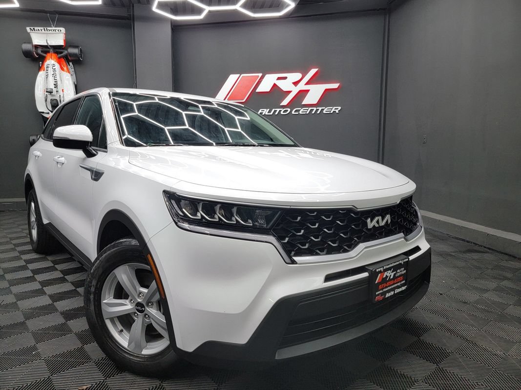 Used 2023 Kia Sorento LX FWD image 1