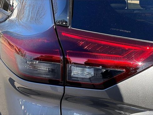 Certified 2025 Nissan Rogue SL w/ SL Premium Package image 28