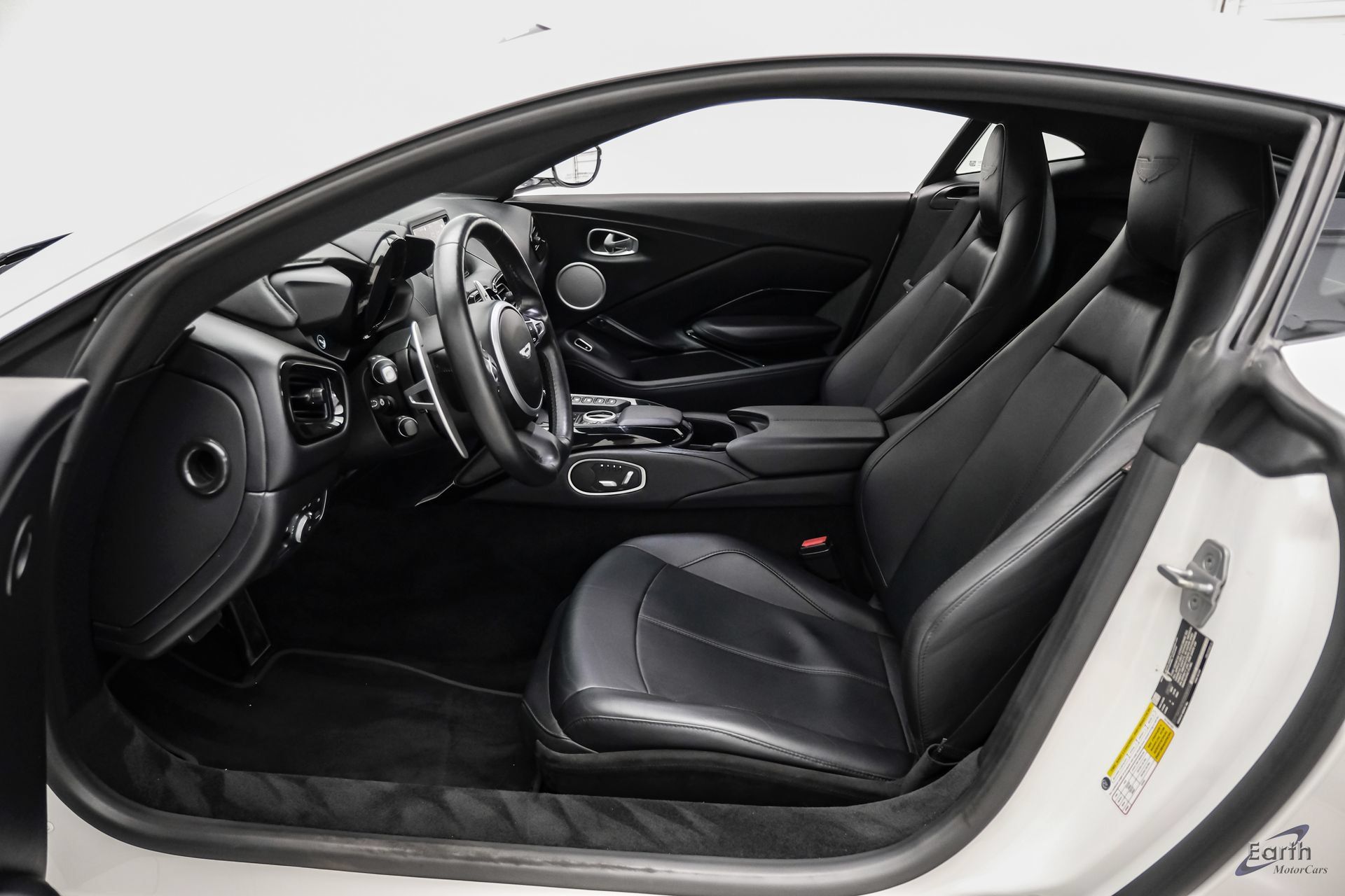 Used 2022 Aston Martin V8 Vantage Coupe RWD image 41