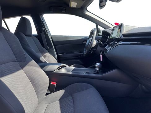 Used 2018 Toyota C-HR XLE FWD image 16