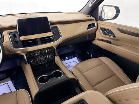 Used 2023 Chevrolet Suburban Premier image 25