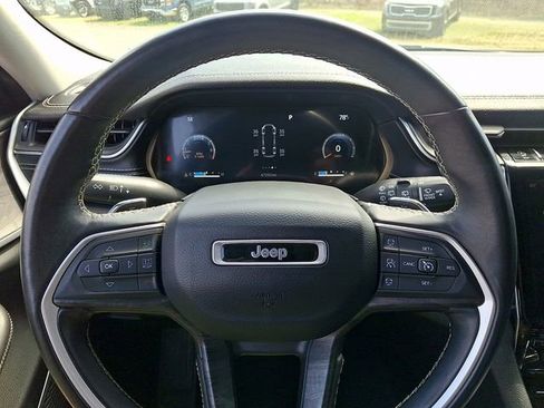 Used 2022 Jeep Grand Cherokee L Limited AWD/4WD image 19