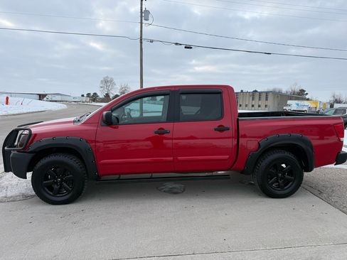 Used 2011 Nissan Titan SV image 8