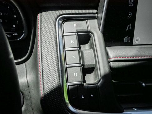 Used 2024 Chevrolet Suburban RST RWD image 26