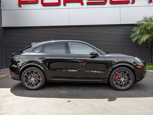 Certified 2024 Porsche Cayenne S AWD/4WD image 8