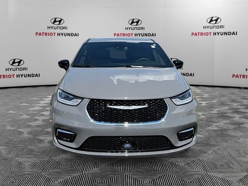 Used 2025 Chrysler Pacifica Select FWD image 8