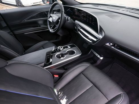 Used 2025 Cadillac Lyriq Sport image 28