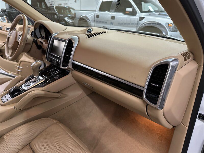Used 2014 Porsche Cayenne AWD/4WD image 39