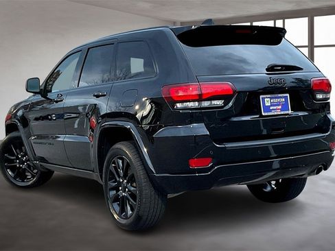 Used 2022 Jeep Grand Cherokee Laredo X image 4
