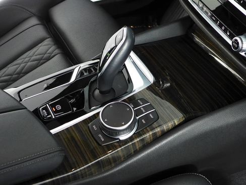 Used 2023 BMW 530i w/ Premium Package RWD image 15