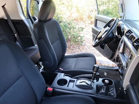 Used 2011 Toyota FJ Cruiser 4WD w/ Upgrade Pkg image 29