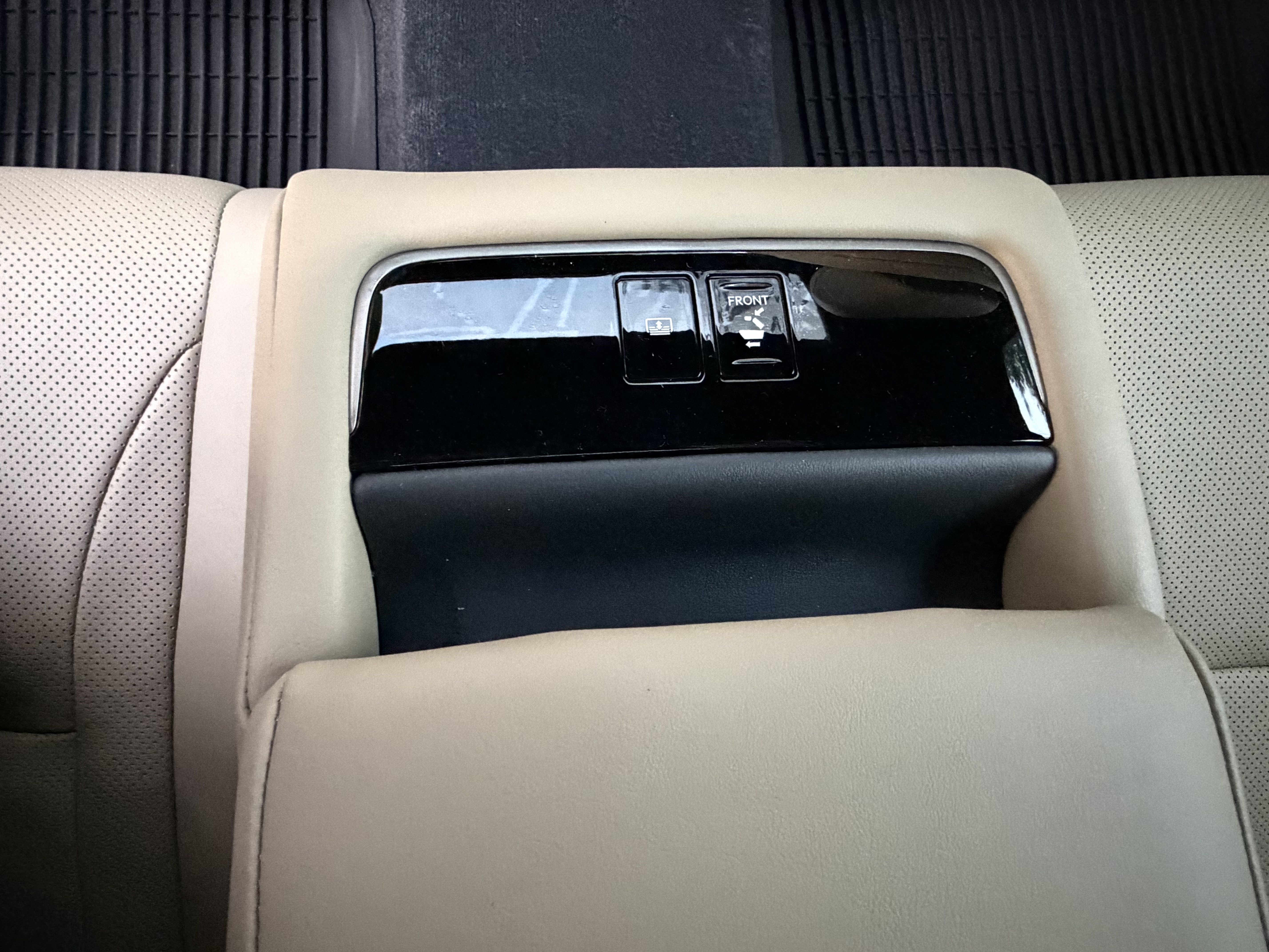 Used 2025 Lexus LS 500 RWD image 37