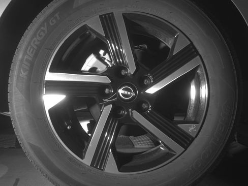 Used 2025 Nissan Sentra SV image 15