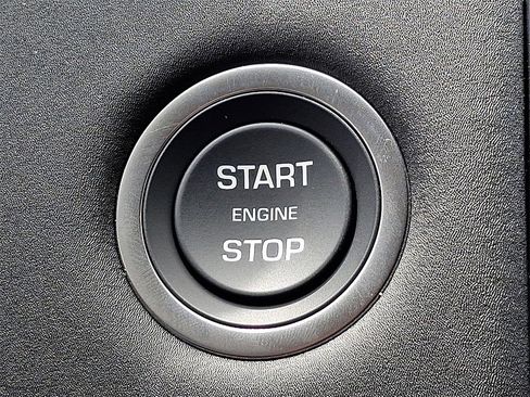 New 2025 Land Rover Discovery S image 17