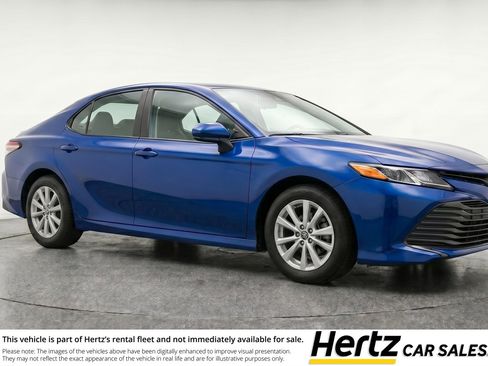 Used 2025 Toyota Camry LE image 1