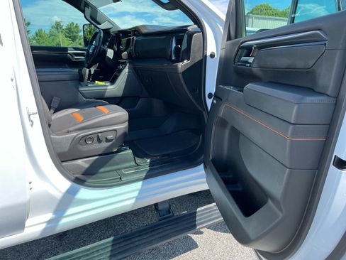 Used 2025 GMC Sierra 2500 AT4 w/ AT4 Premium Plus Package AWD/4WD image 33