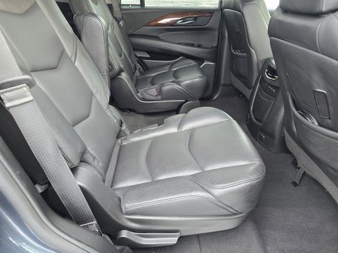 Used 2019 Cadillac Escalade Premium Luxury image 24