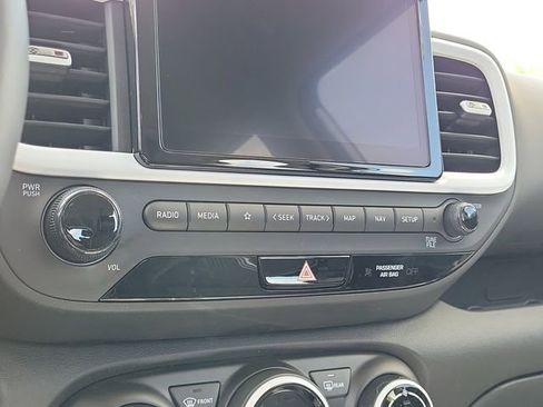Used 2025 Hyundai Venue Limited FWD image 22